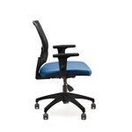 213B1_057PRPRNH_op_YOU_cadeira_giratoria_placa_med_braco_pp_tec_azul_rei_tela_preta_estr_preta_base_nylon_04.jpg